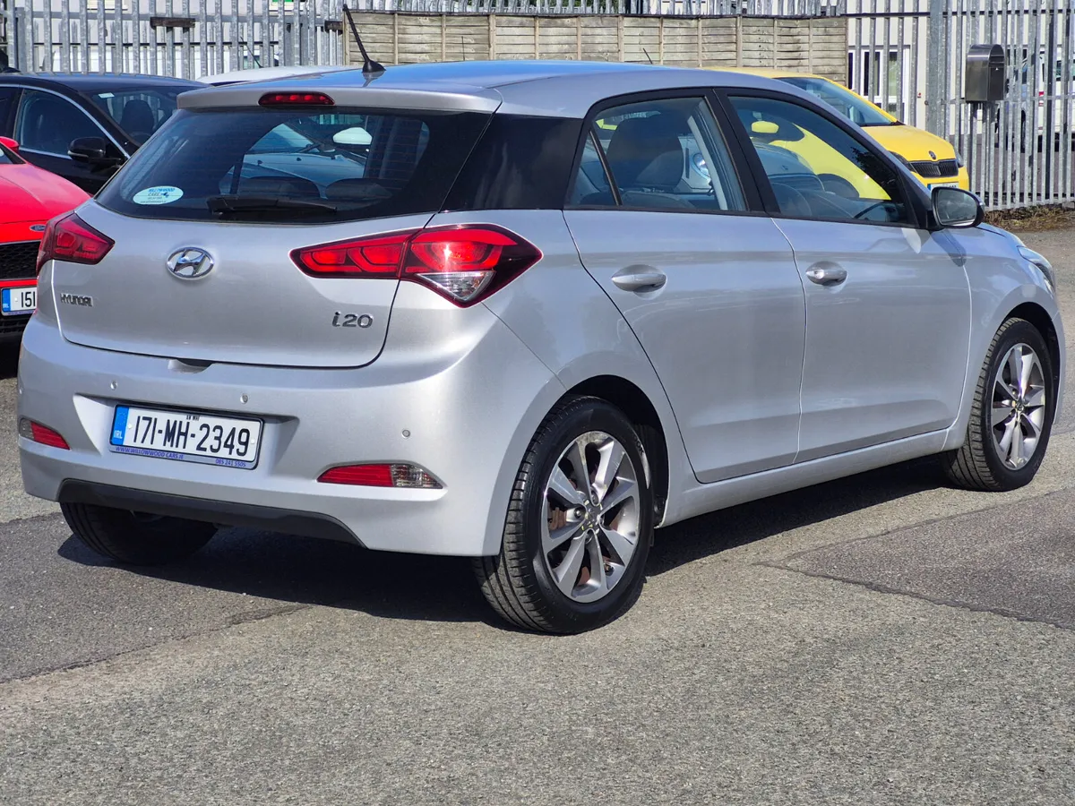 Hyundai i20 1.1crdi deluxe 2017 - Image 2
