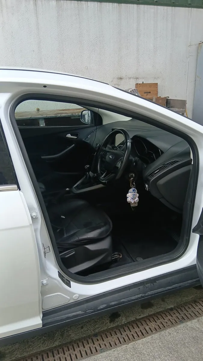 2016 Ford Focus Zetec 1.0 EcoBoost - Image 2