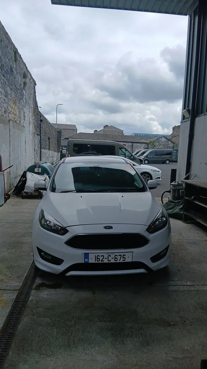 2016 Ford Focus Zetec 1.0 EcoBoost - Image 3