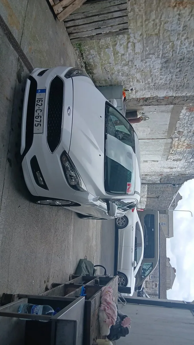2016 Ford Focus Zetec 1.0 EcoBoost - Image 4