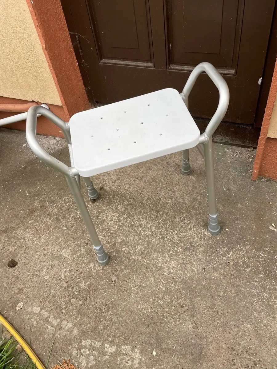 Shower medical chair €20 - Image 4