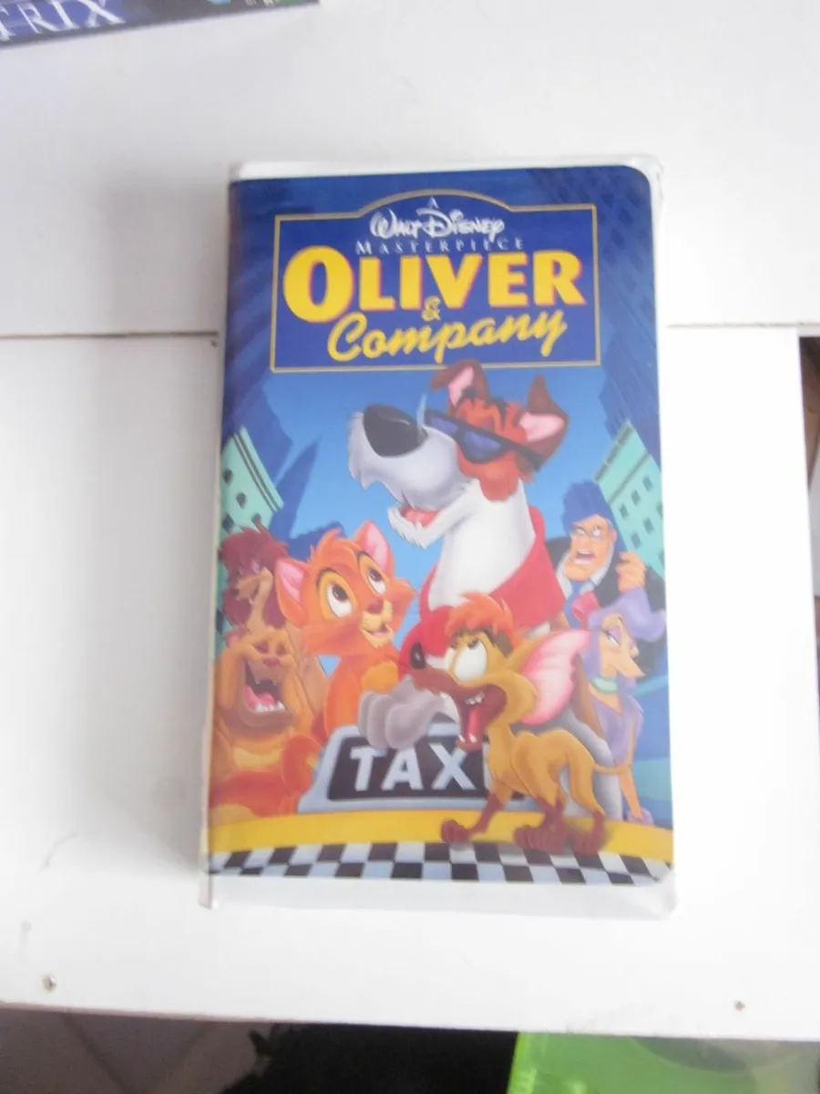 Waltz Disney Oliver & Company VHS Video - Image 1