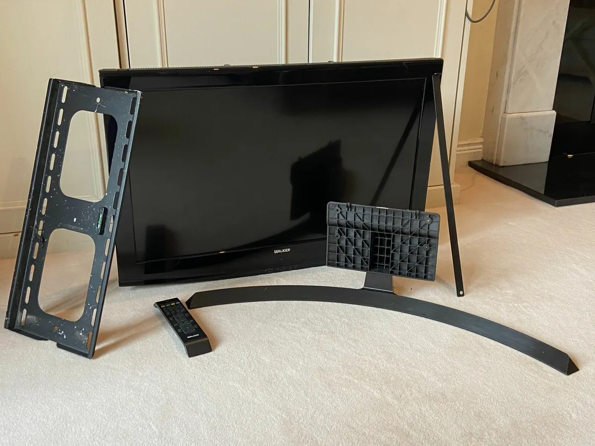 Walker 32" LCD TV - Image 1