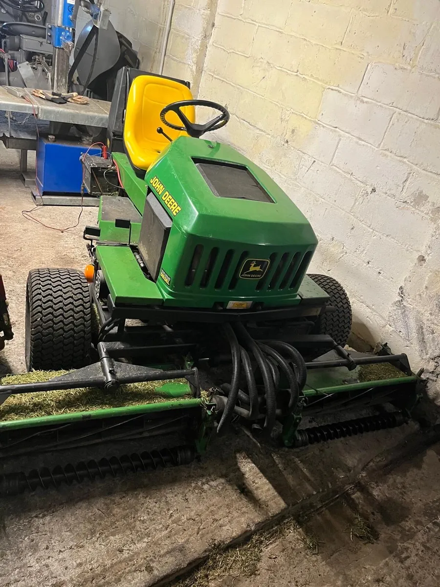John Deere 2653 A triple gang mower - Image 1