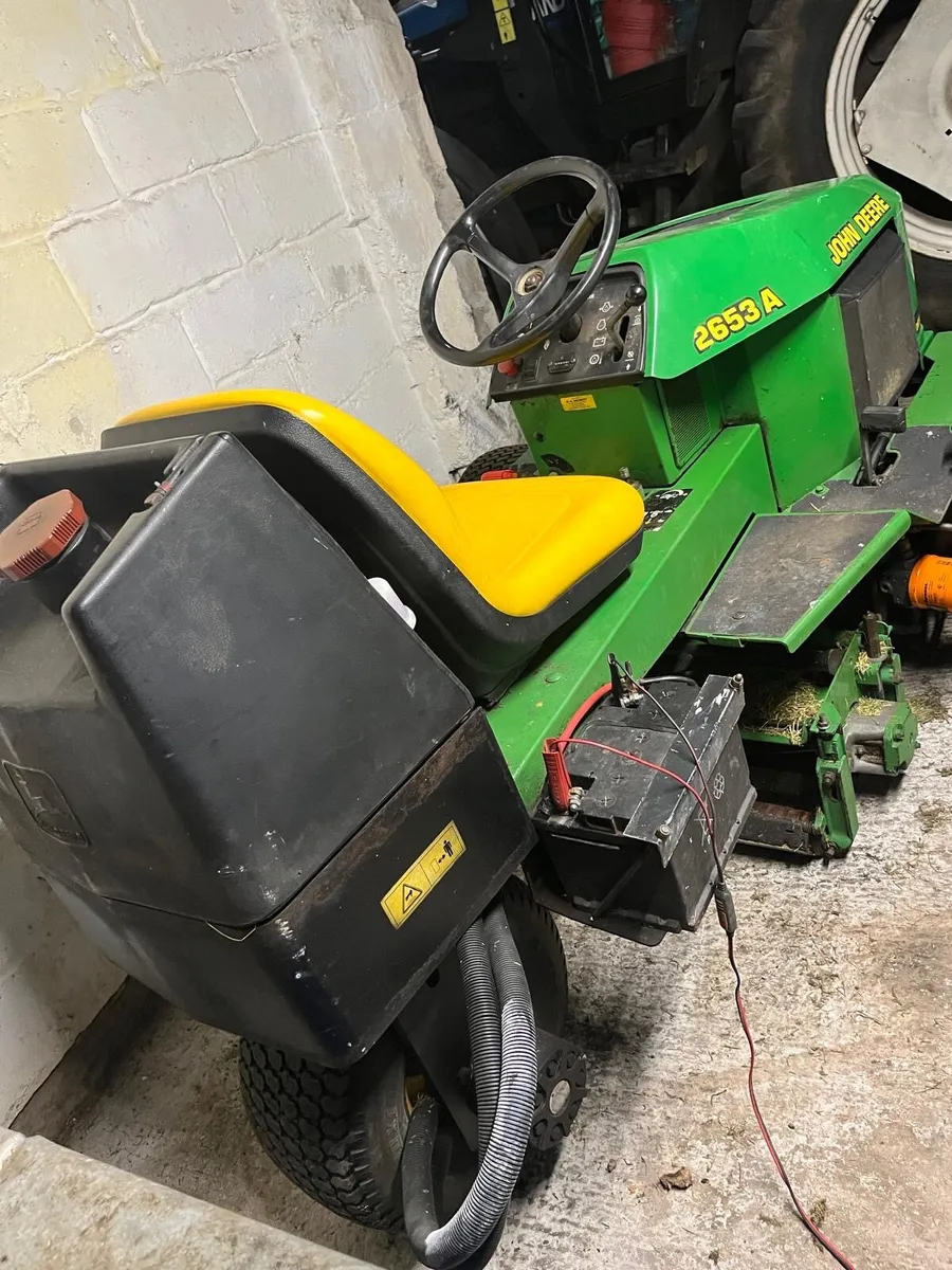 John Deere 2653 A triple gang mower - Image 2