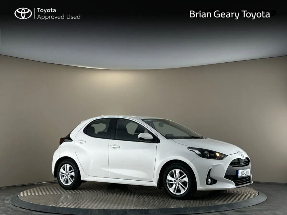 Toyota Yaris 1.0 LUNA - Image 1