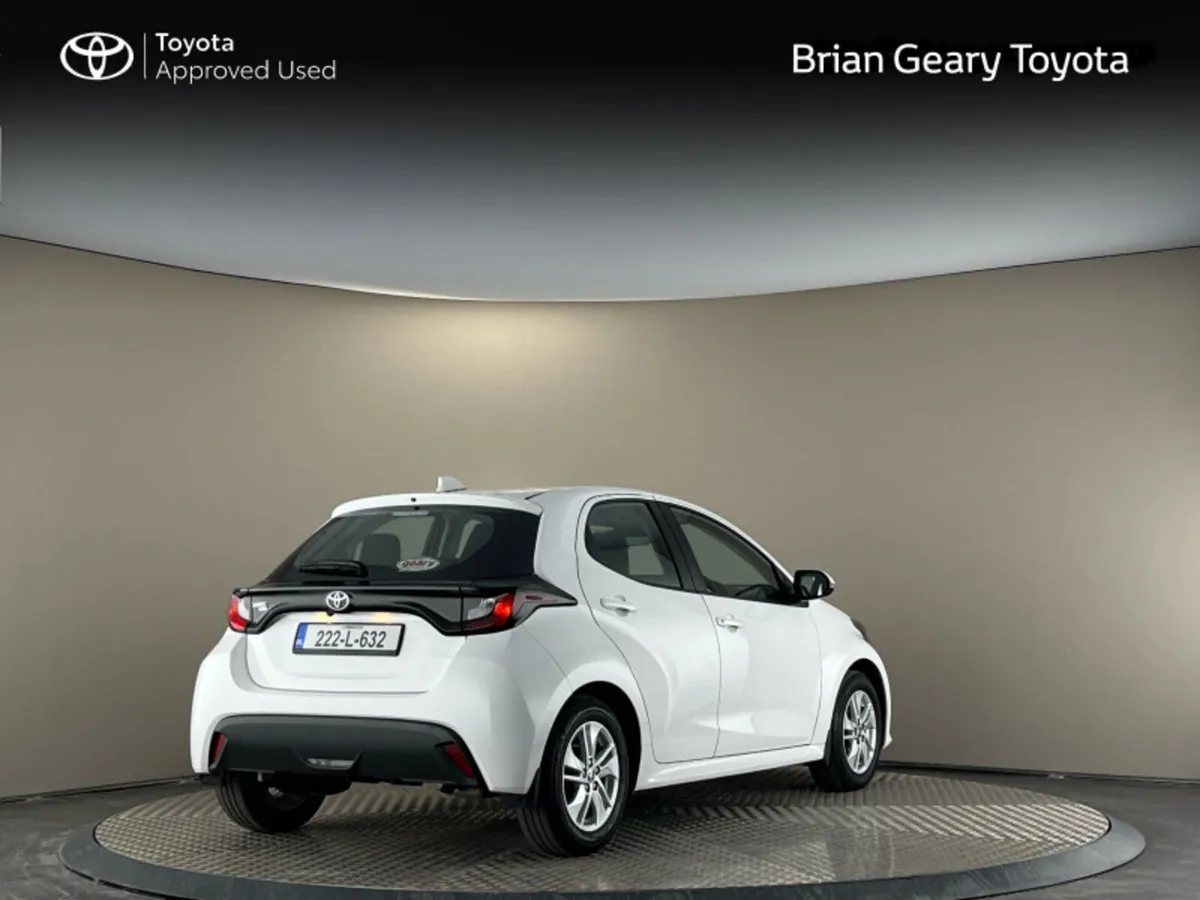 Toyota Yaris 1.0 LUNA - Image 2
