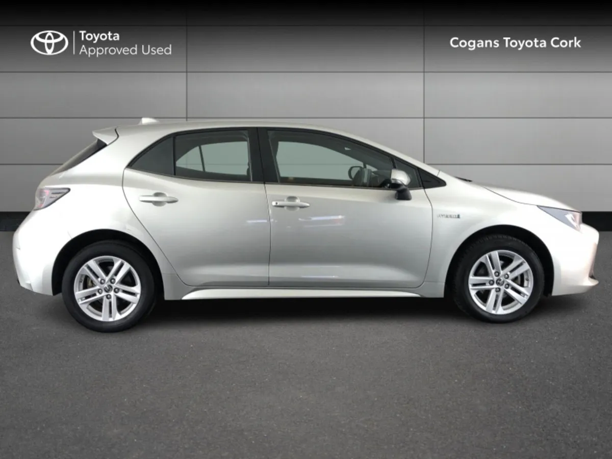 Toyota Corolla HYBRID LUNA H/B 4DR AUTO - Image 3