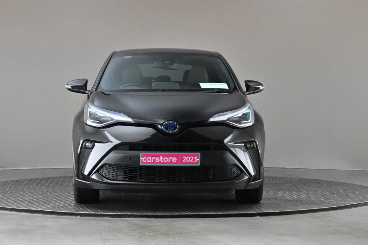 Toyota C-HR 1.8 Hybrid SOL  half Leather reverse - Image 2