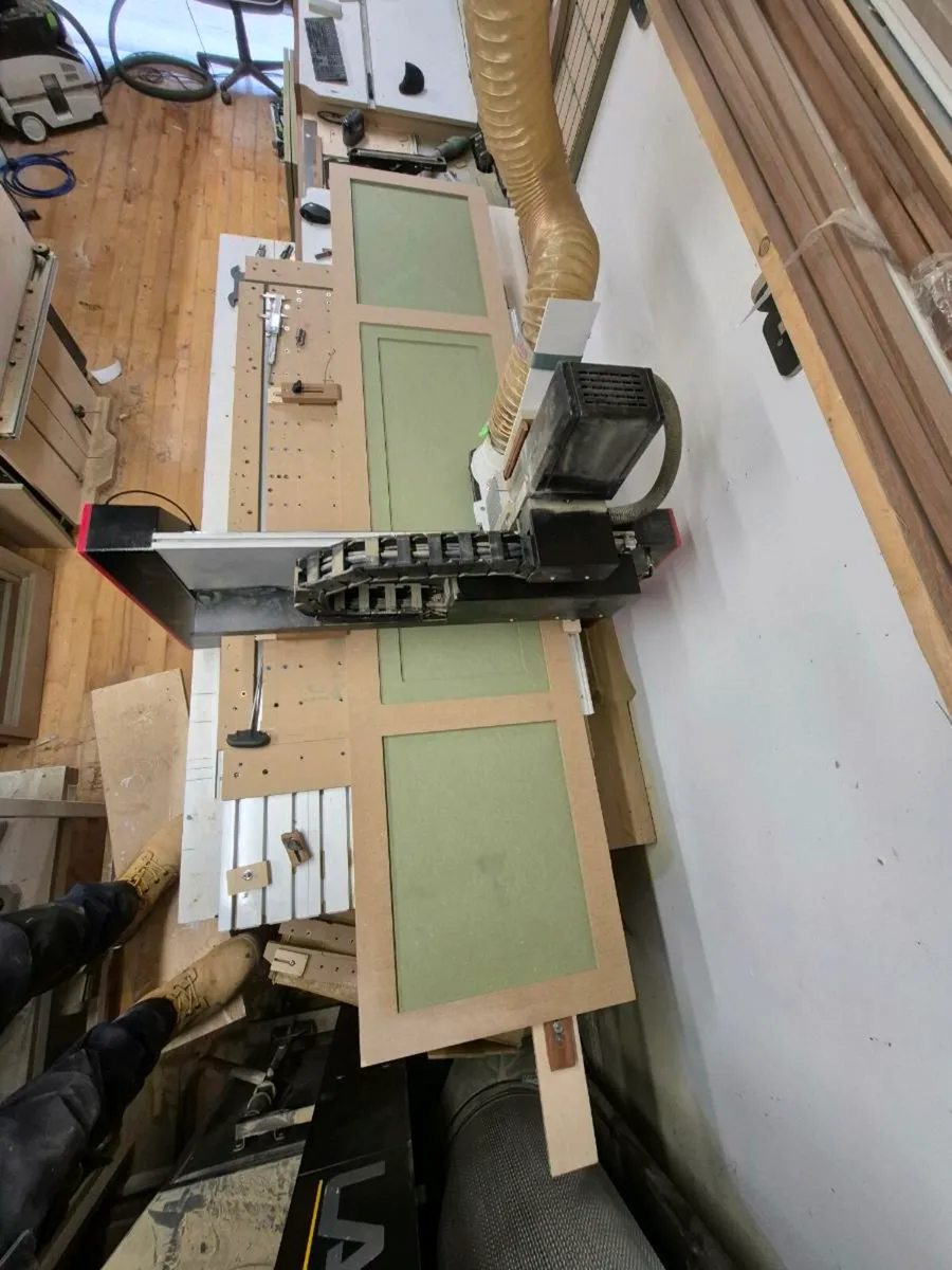 Axiom Precision AR8 Cnc Router 1210 x 610  2.2kw - Image 2