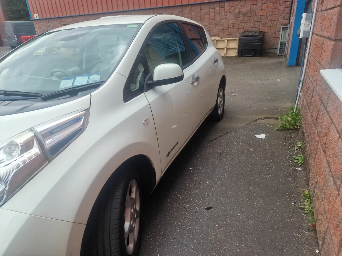 Nissan Leaf 2015 - Image 2