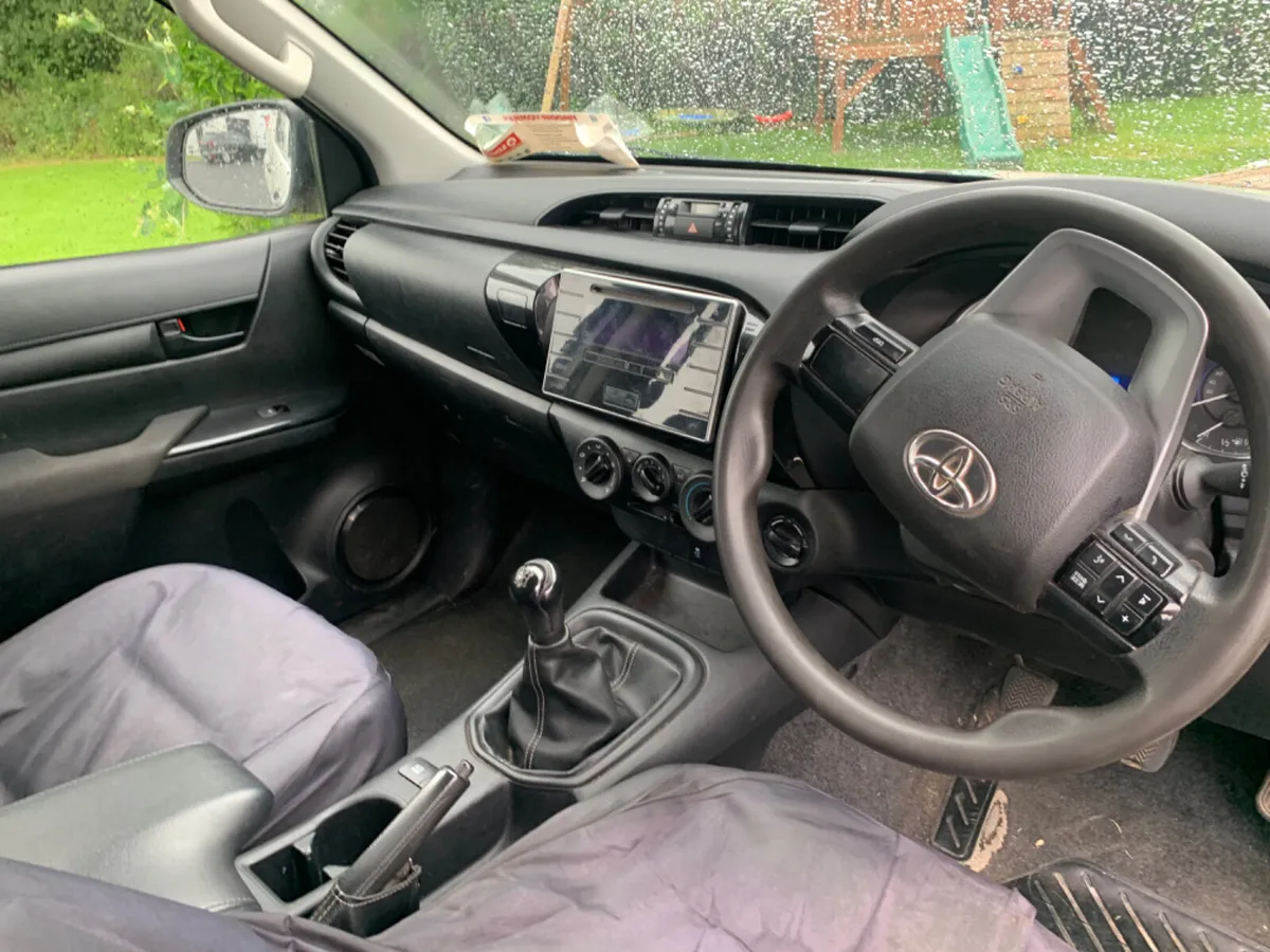 Toyota Hilux 2016 - Image 4