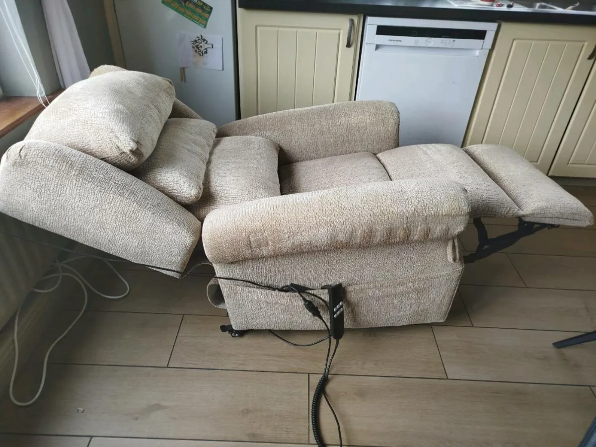 Riser recliner armchair - Image 2