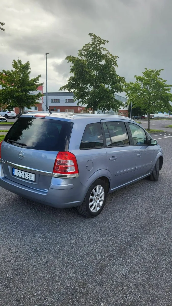 Opel Zafira 2010 - Image 2