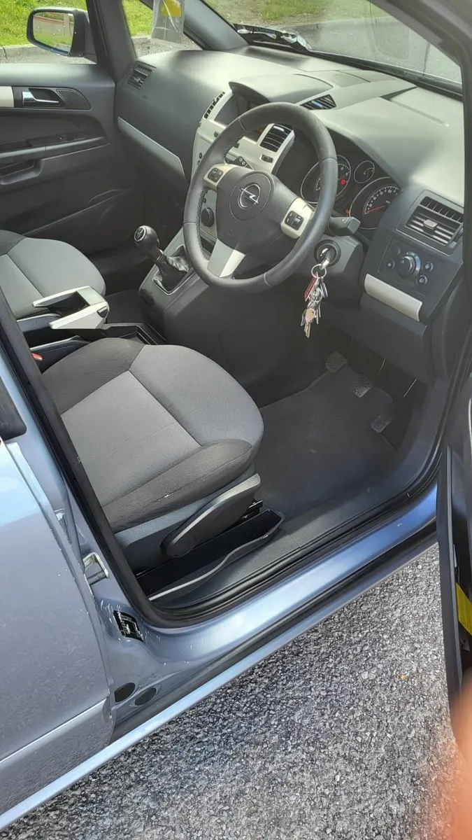 Opel Zafira 2010 - Image 3