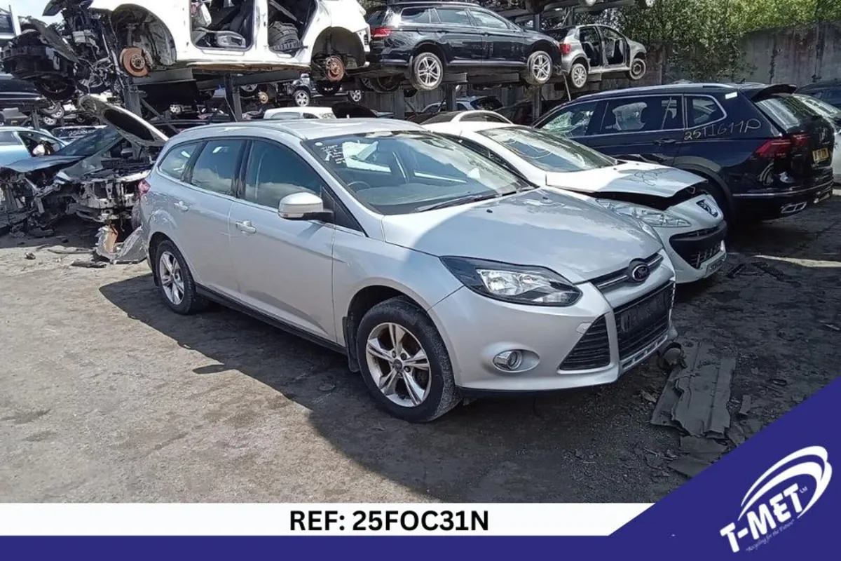 2012 FORD FOCUS BREAKING FOR PARTS - Image 1