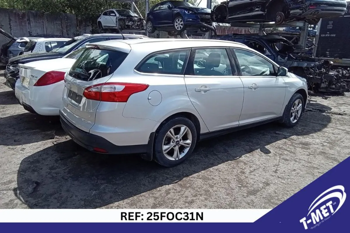 2012 FORD FOCUS BREAKING FOR PARTS - Image 4