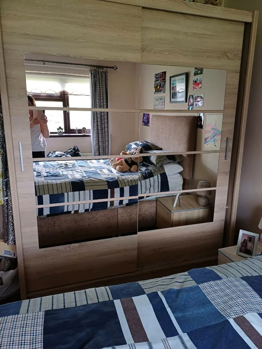 Bedroom furniture - Image 1