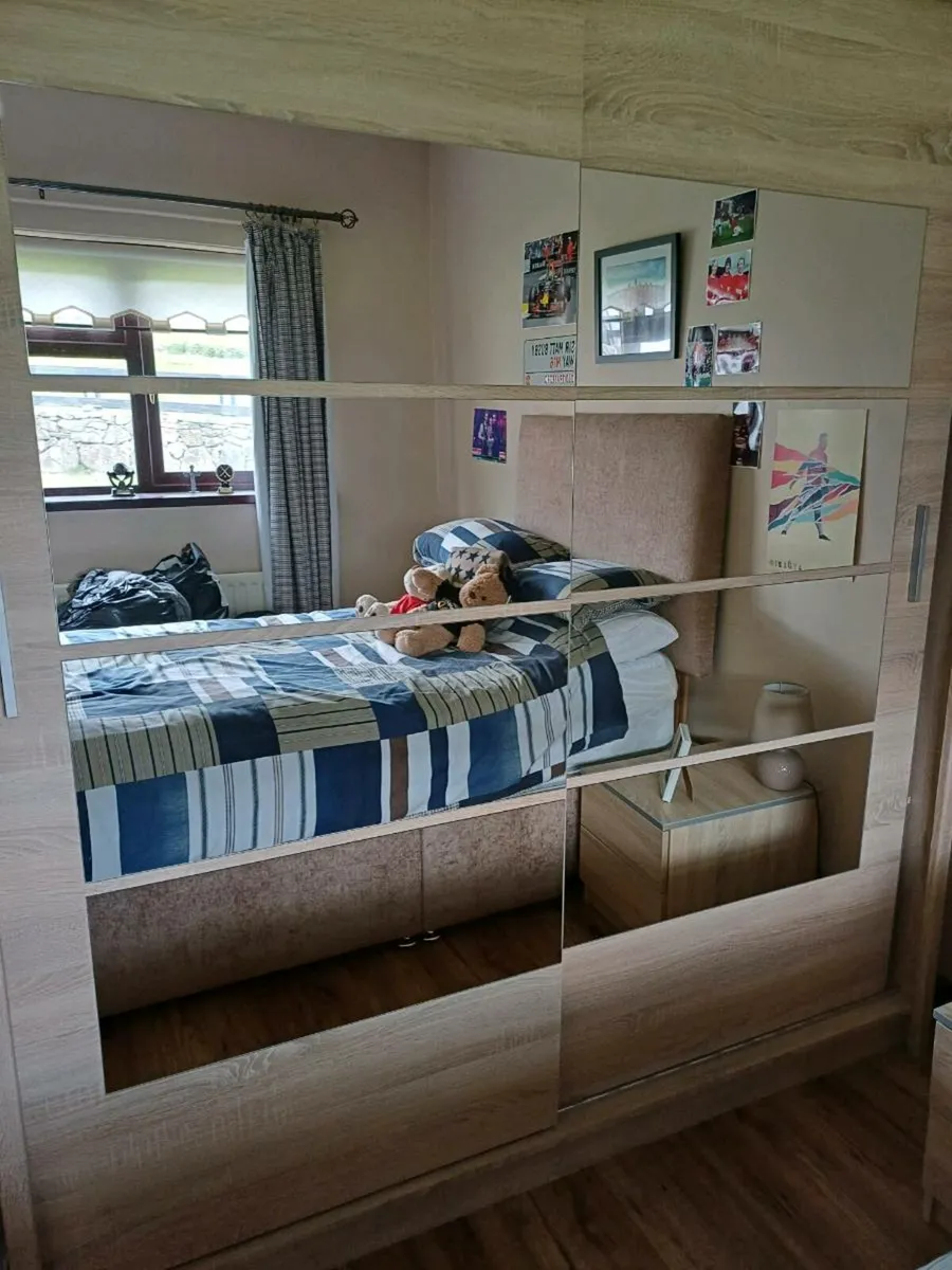Bedroom furniture - Image 2