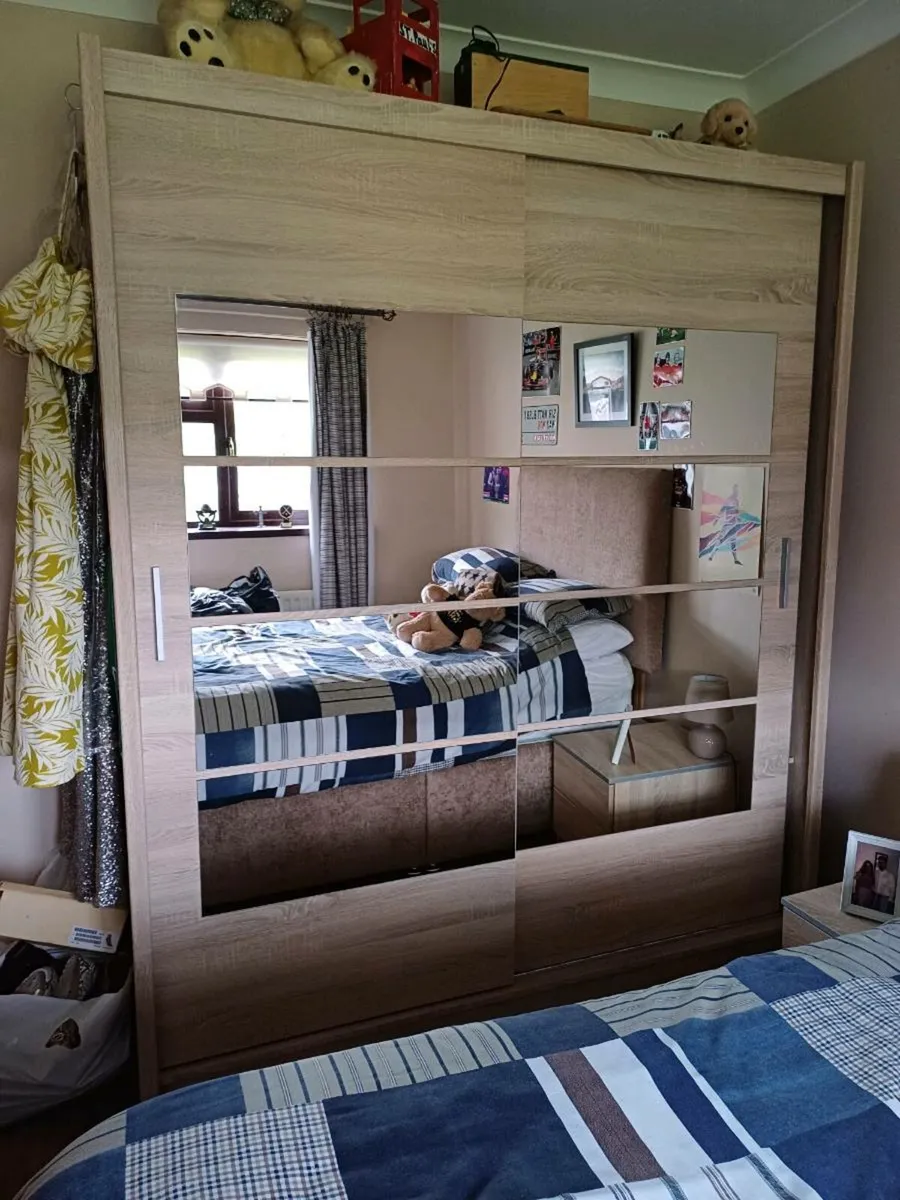 Bedroom furniture - Image 3