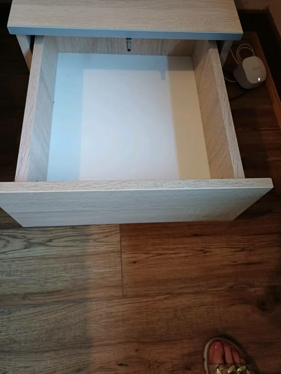 Bedroom furniture - Image 4