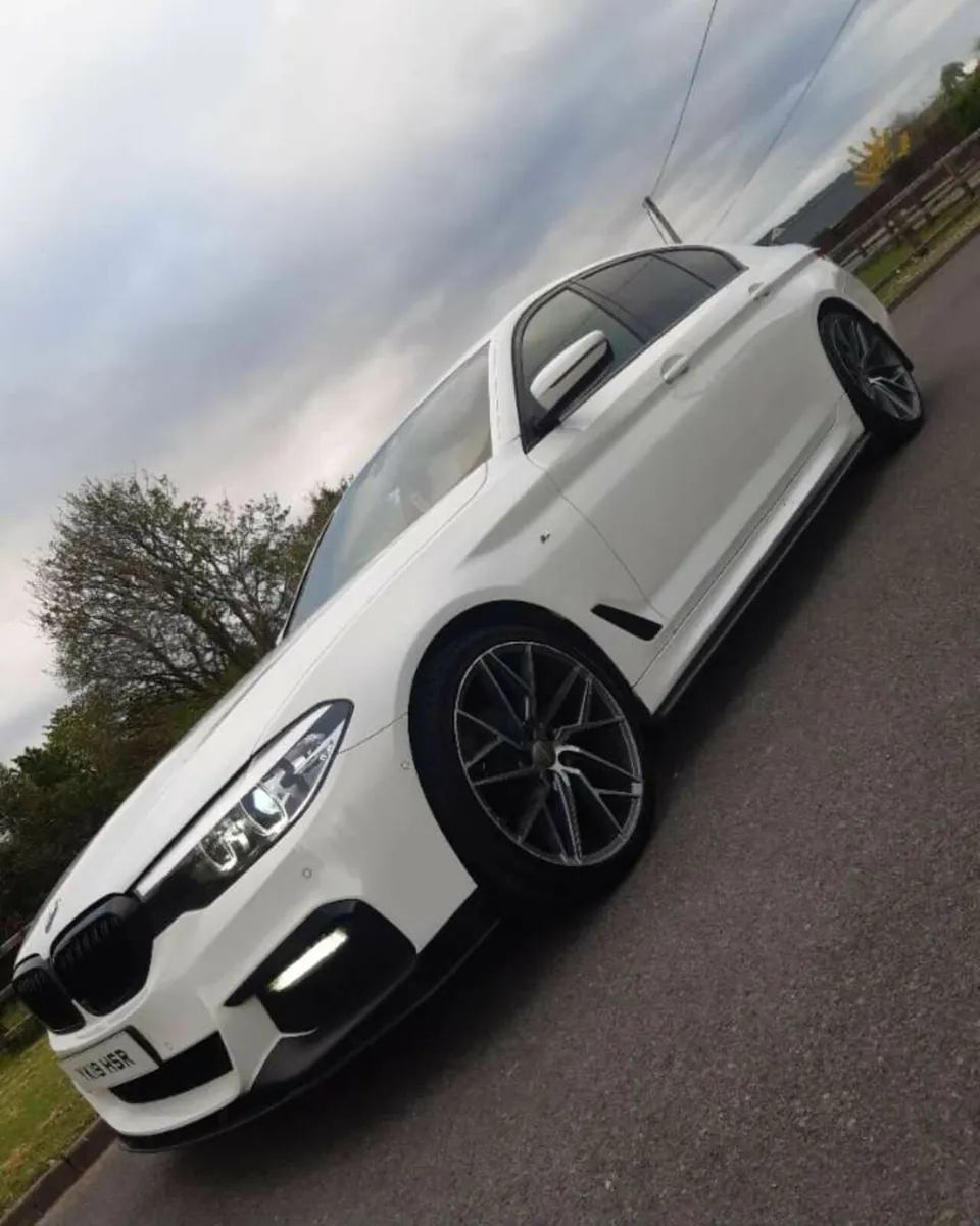 BMW 5-Series 2019 - Image 2