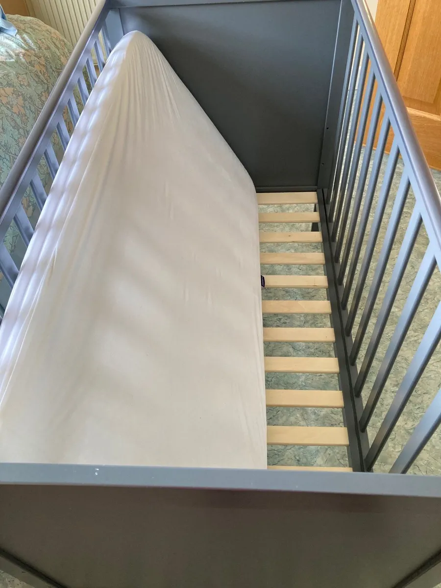 Baby cot - Image 2
