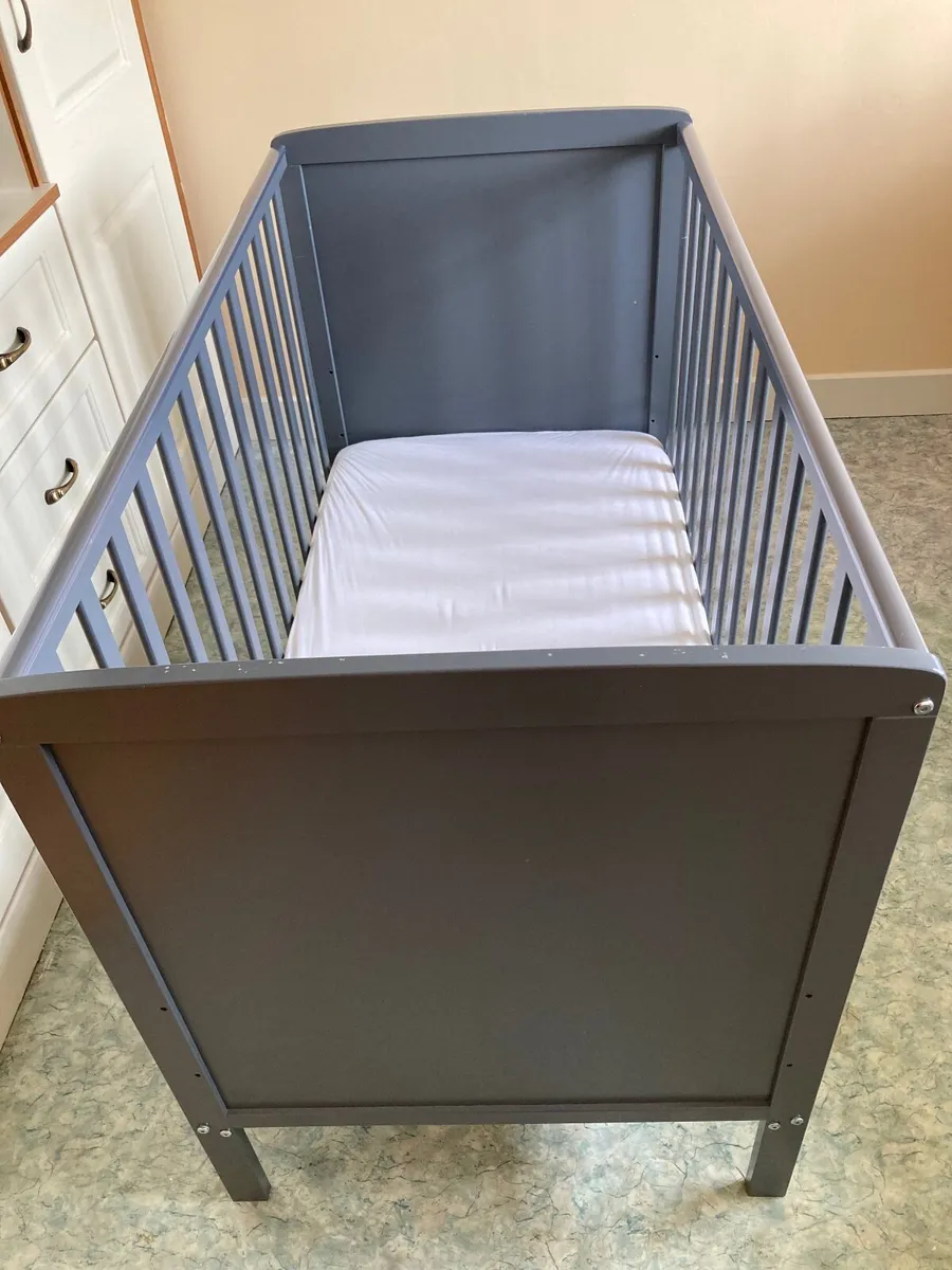 Baby cot - Image 1