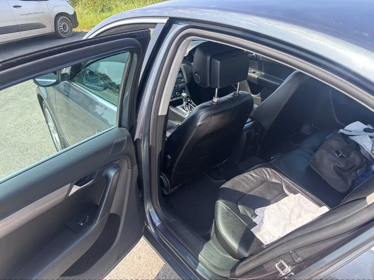 Volkswagen Passat 2011 - Image 3