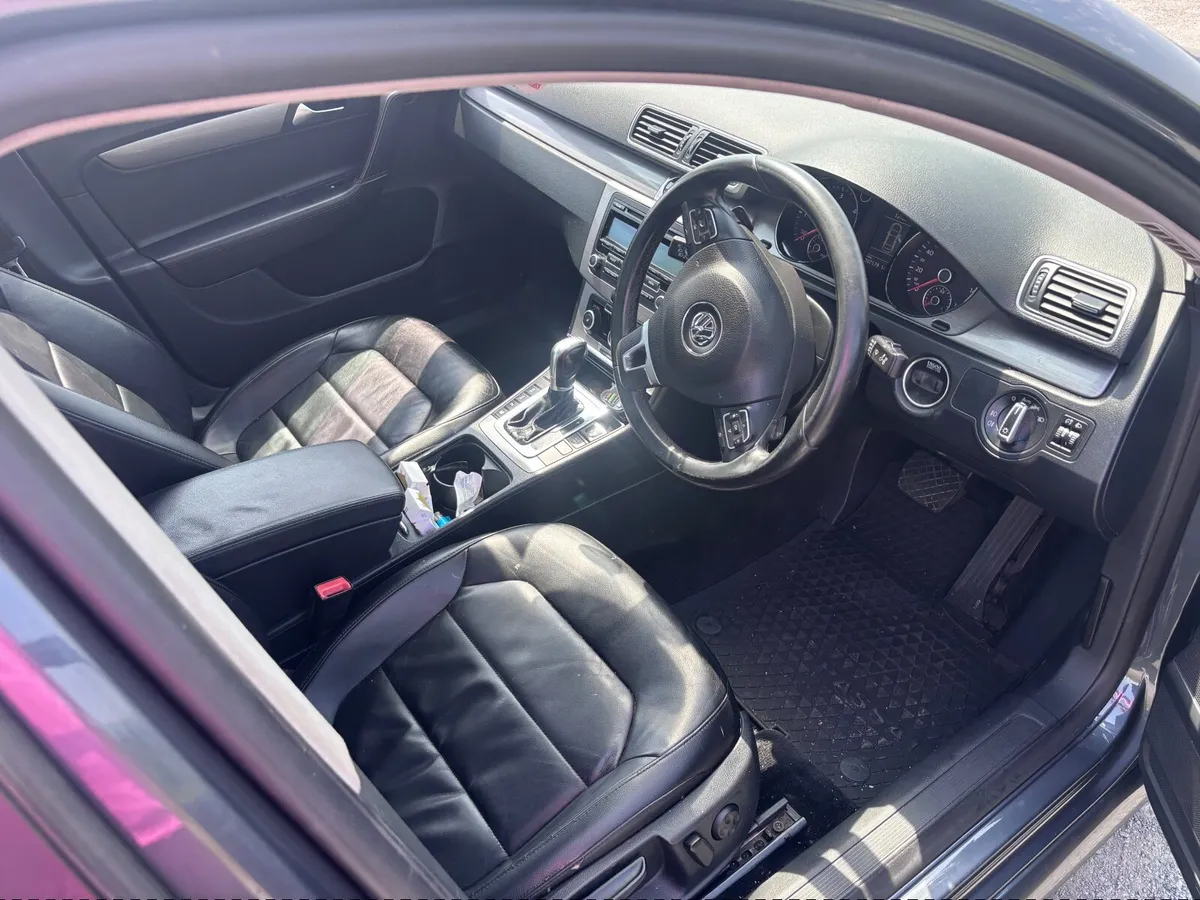Volkswagen Passat 2011 - Image 4