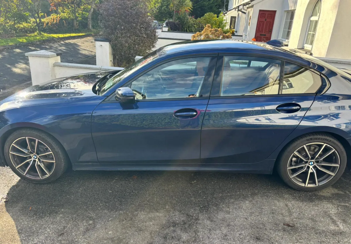 Gorgeous low mileage manual BMW G20 3 series - Image 2