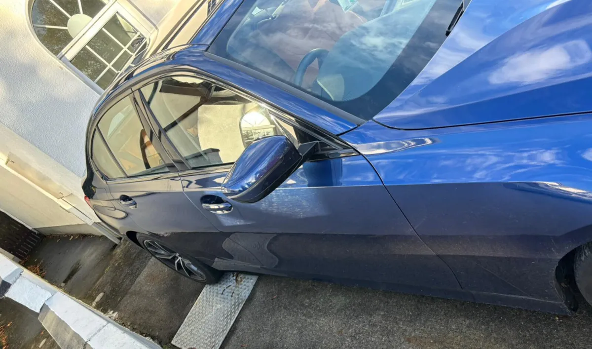 Gorgeous low mileage manual BMW G20 3 series - Image 3