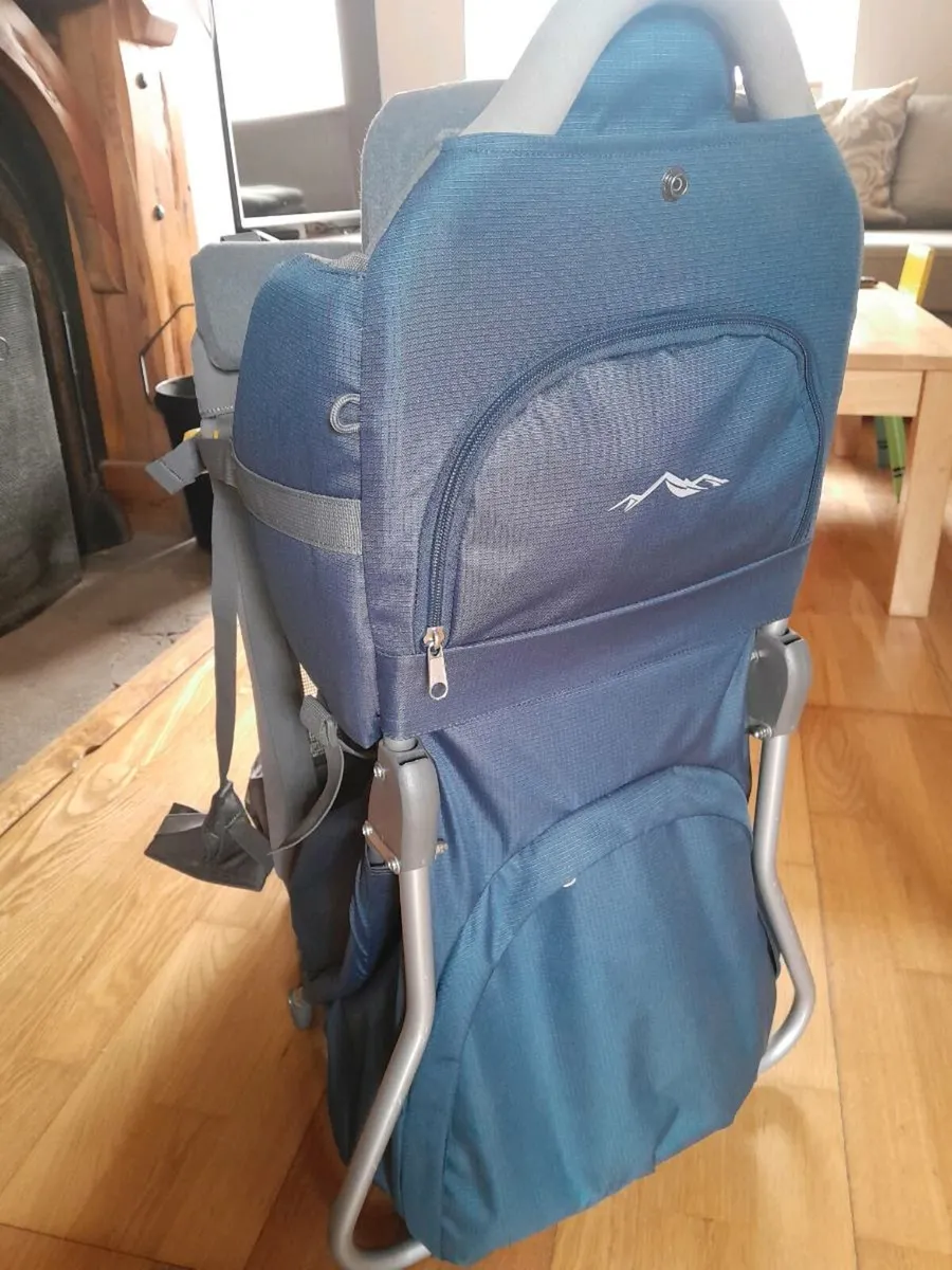 Baby hiking carrier - Image 1