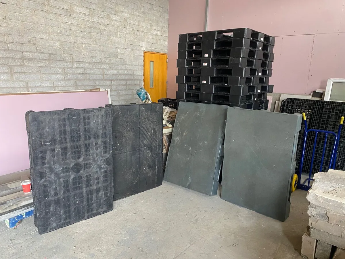 Heavy duty plastic pallets - Image 1