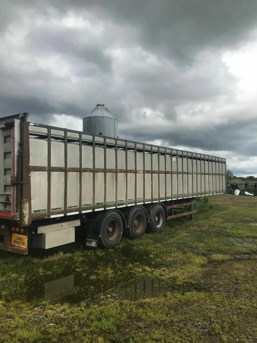 Slats/Tanker/Iveco Lorry/Cattle Trailer - Image 1