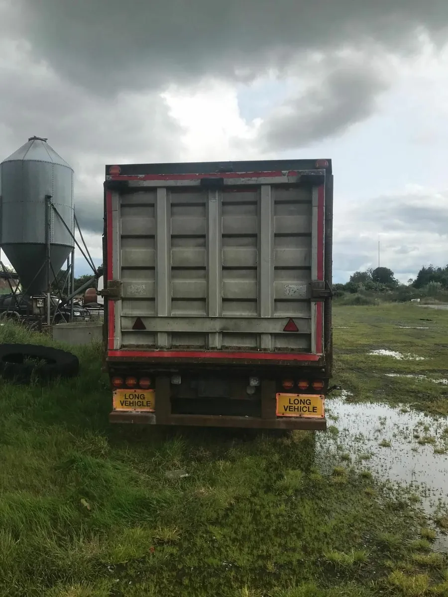 Slats/Tanker/Iveco Lorry/Cattle Trailer - Image 2