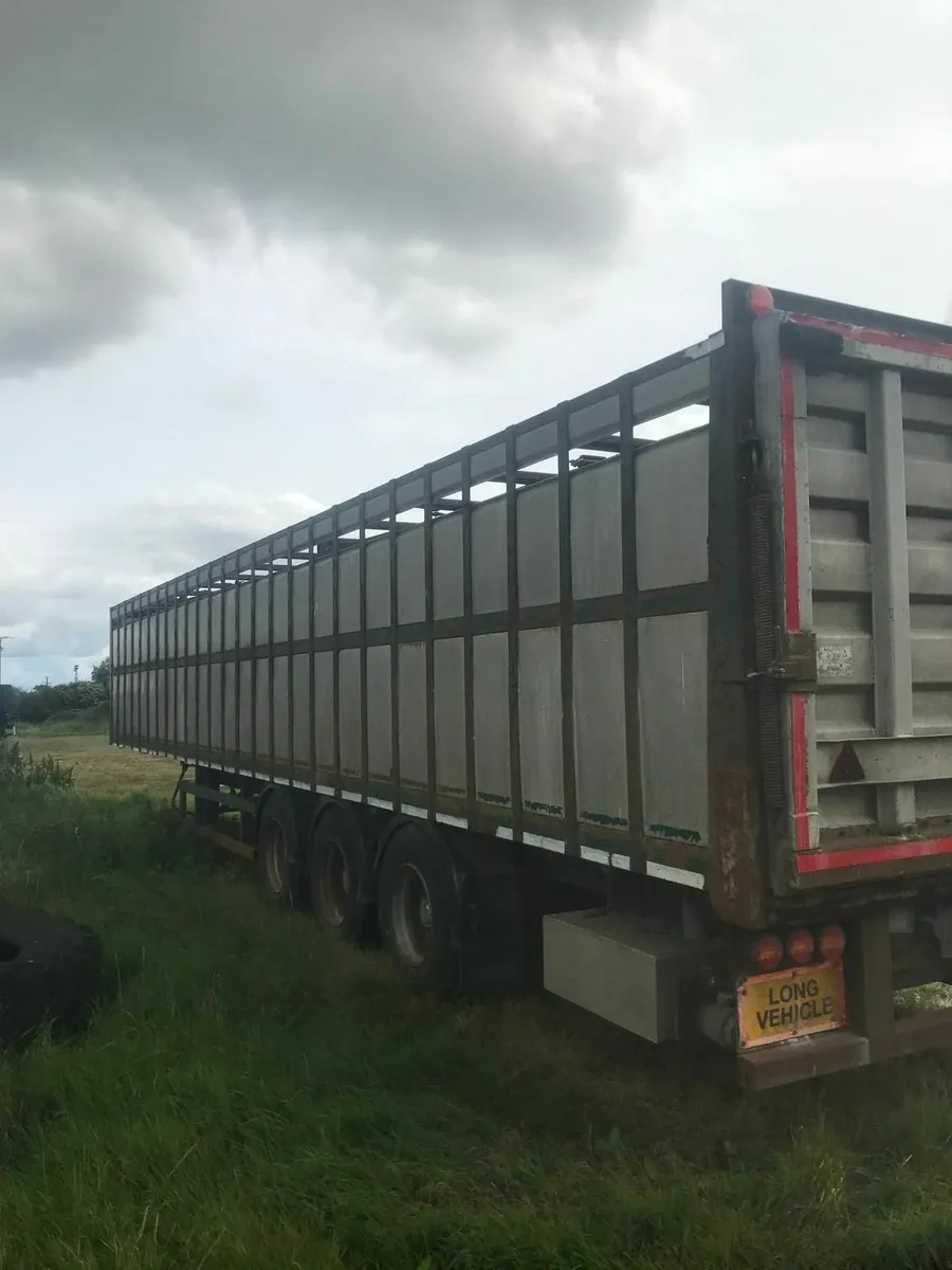 Slats/Tanker/Iveco Lorry/Cattle Trailer - Image 3