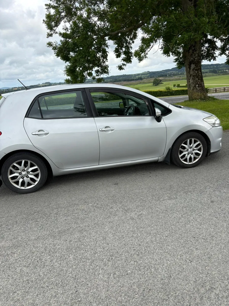 Toyota Auris 2011 diesel Trade sale - Image 2