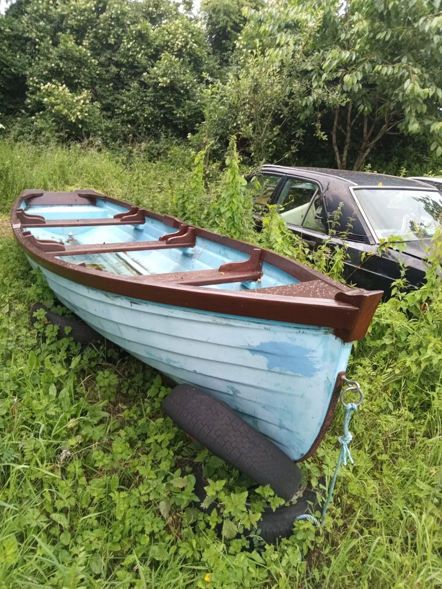Lake Boat - Image 4