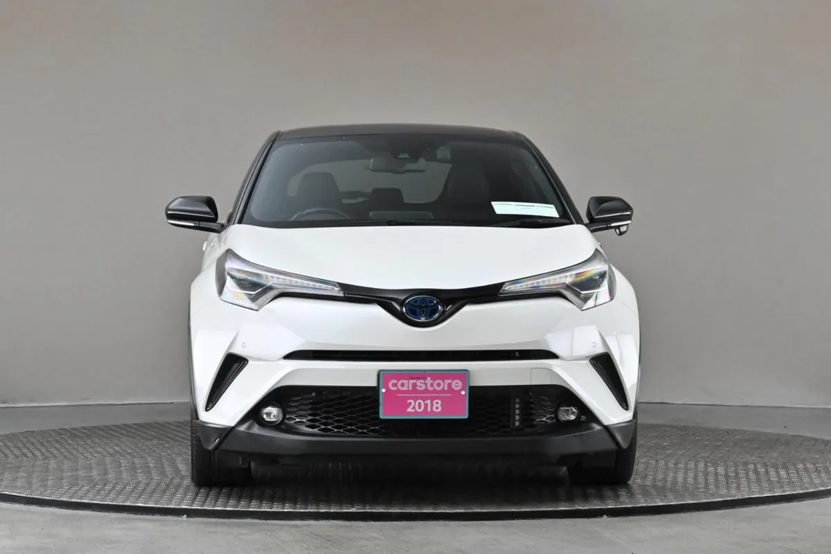 Toyota C-HR 1.8 Hybrid  2tone Roof half Leather 9 - Image 2