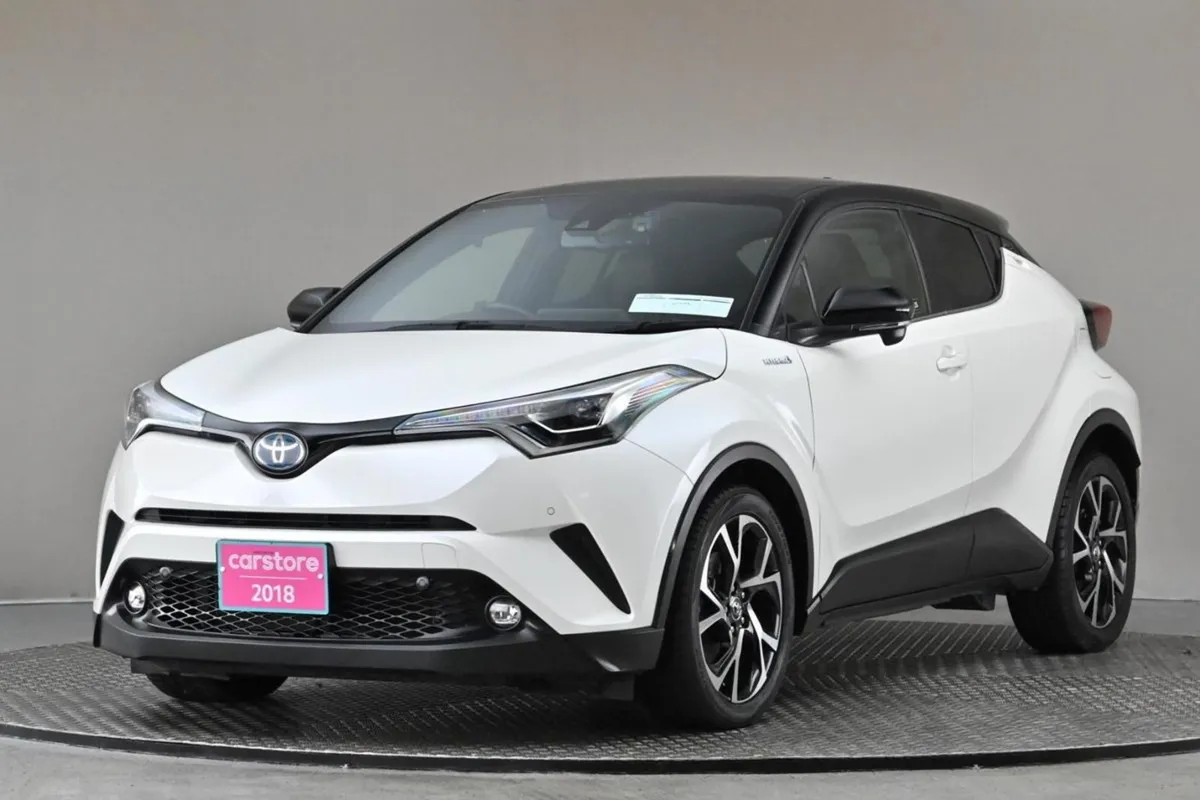 Toyota C-HR 1.8 Hybrid  2tone Roof half Leather 9 - Image 3