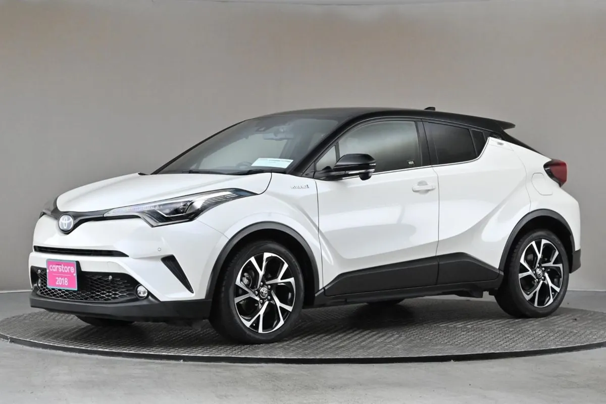 Toyota C-HR 1.8 Hybrid  2tone Roof half Leather 9 - Image 4