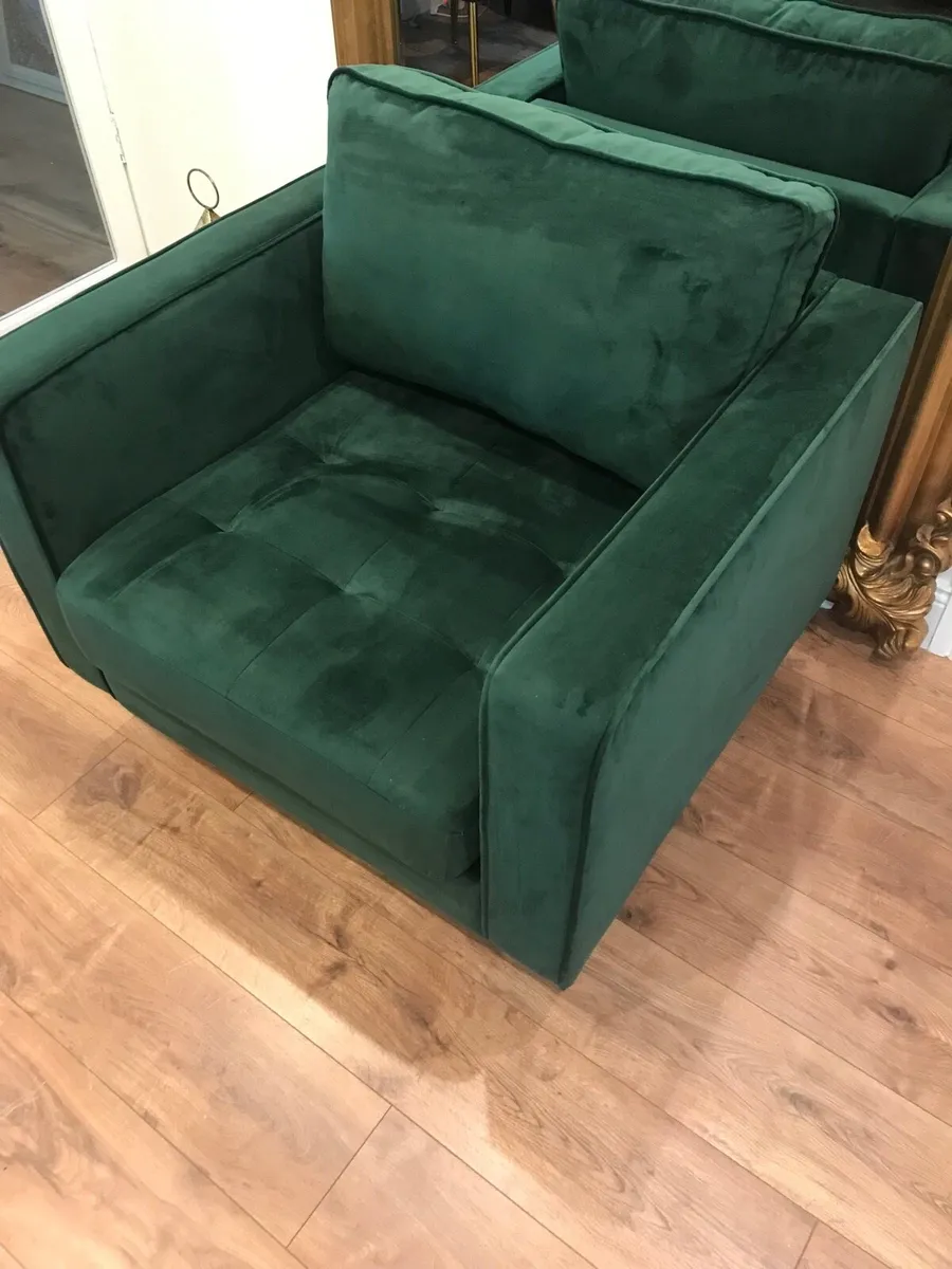Stunning Emerald Green Armchair - Image 2