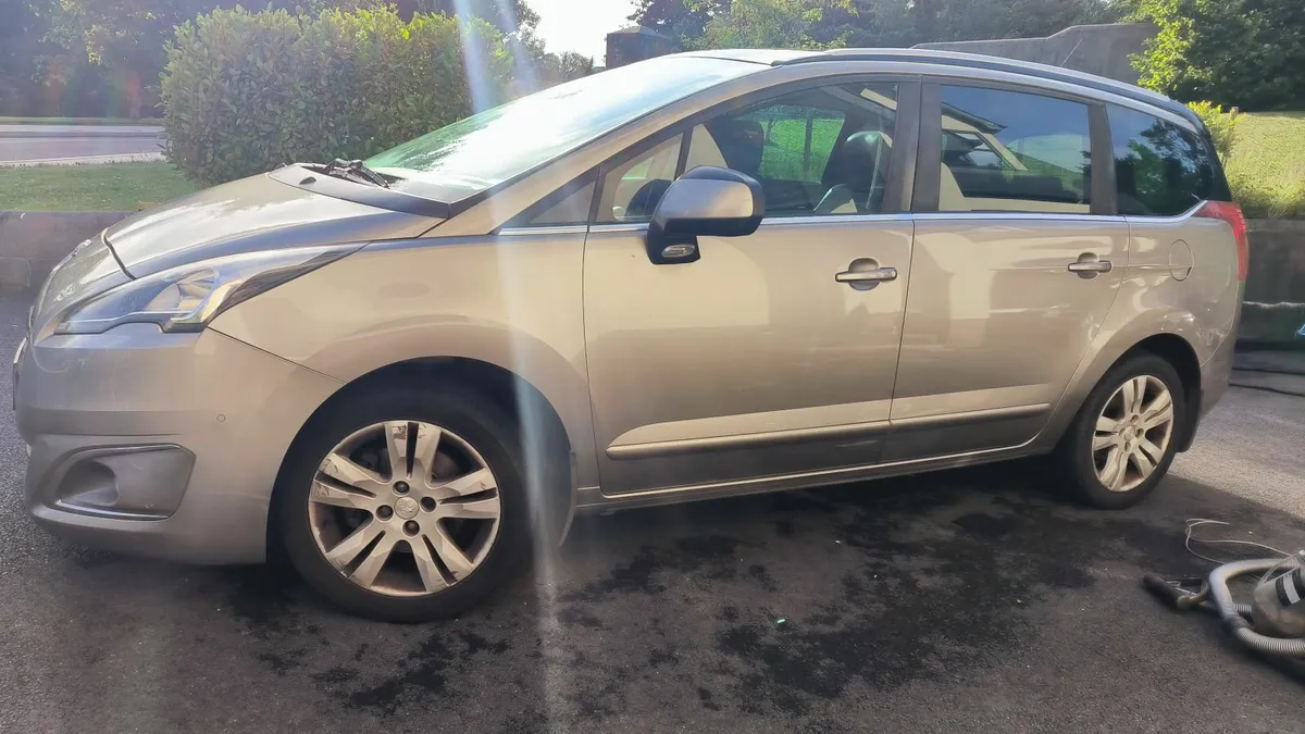 Peugeot 5008 2016 - Image 1