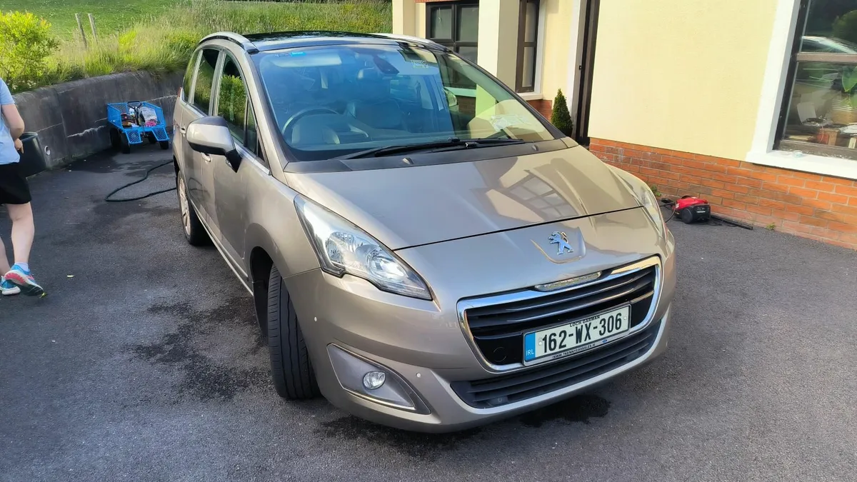 Peugeot 5008 2016 - Image 2