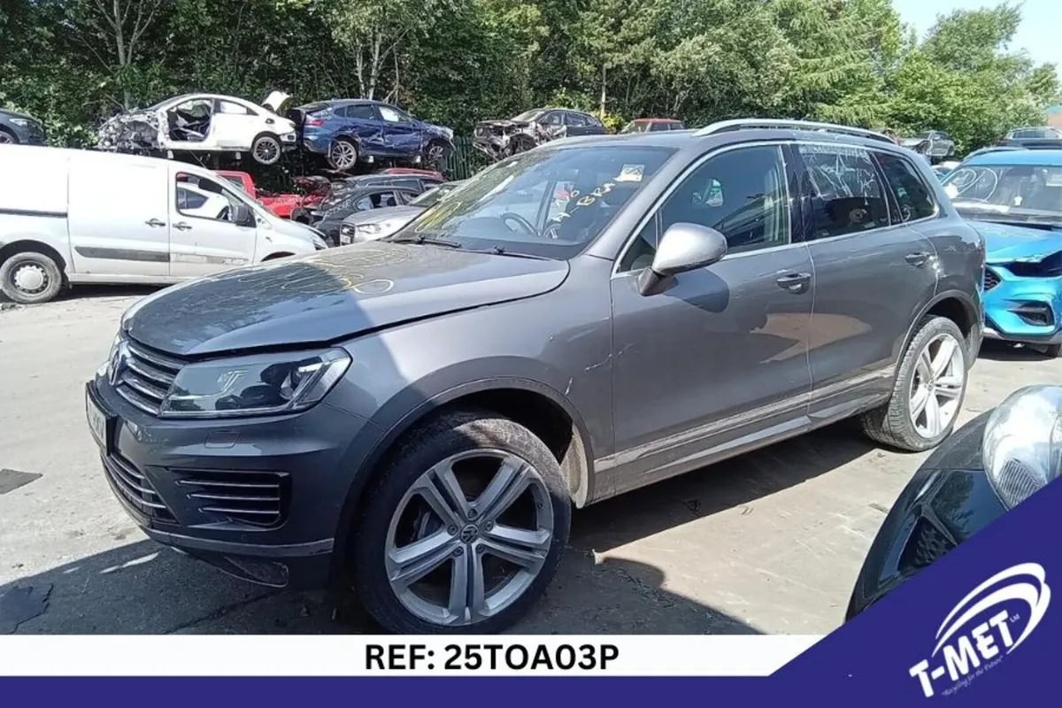 2017 VOLKSWAGEN TOUAREG BREAKING FOR PARTS - Image 1