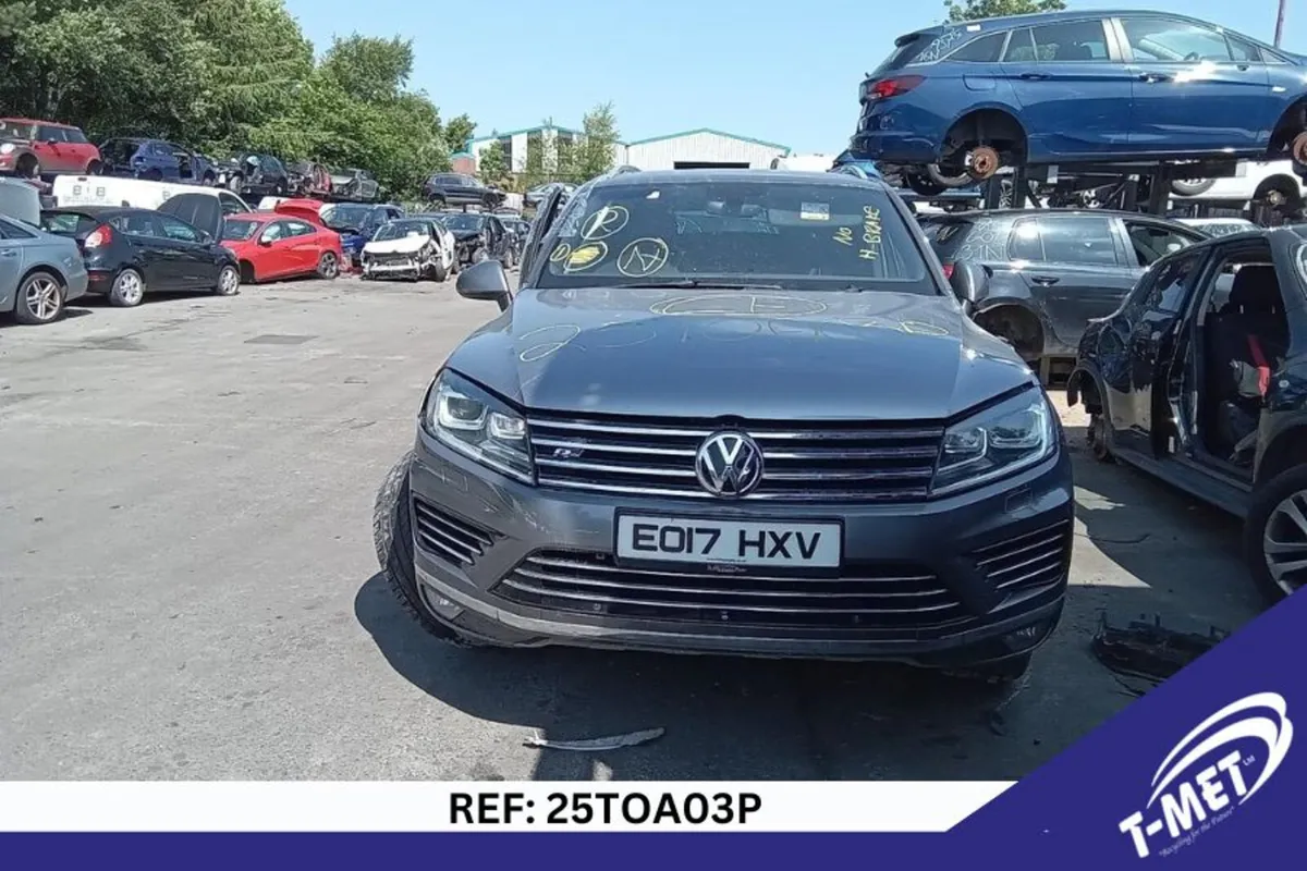 2017 VOLKSWAGEN TOUAREG BREAKING FOR PARTS - Image 2