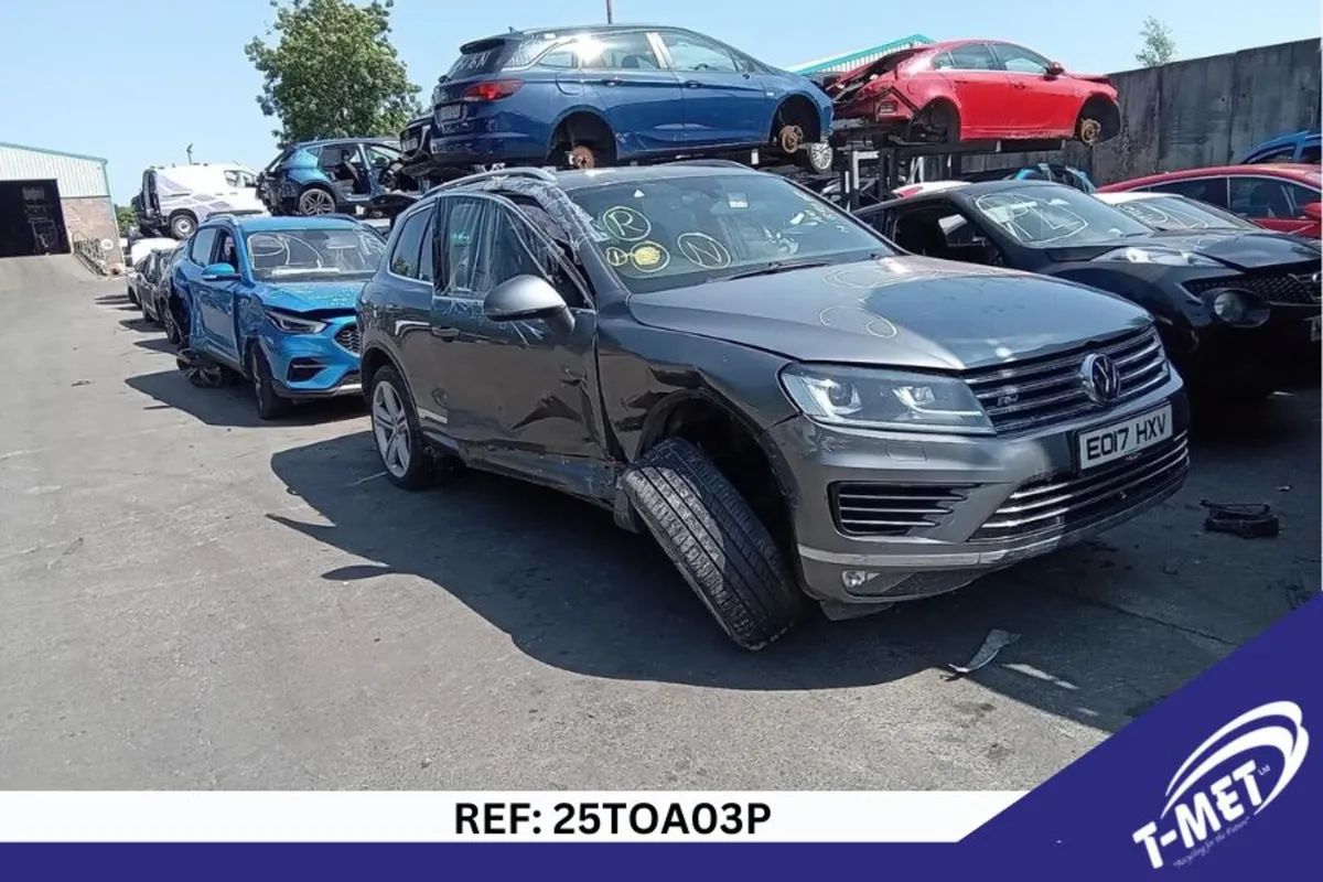 2017 VOLKSWAGEN TOUAREG BREAKING FOR PARTS - Image 3
