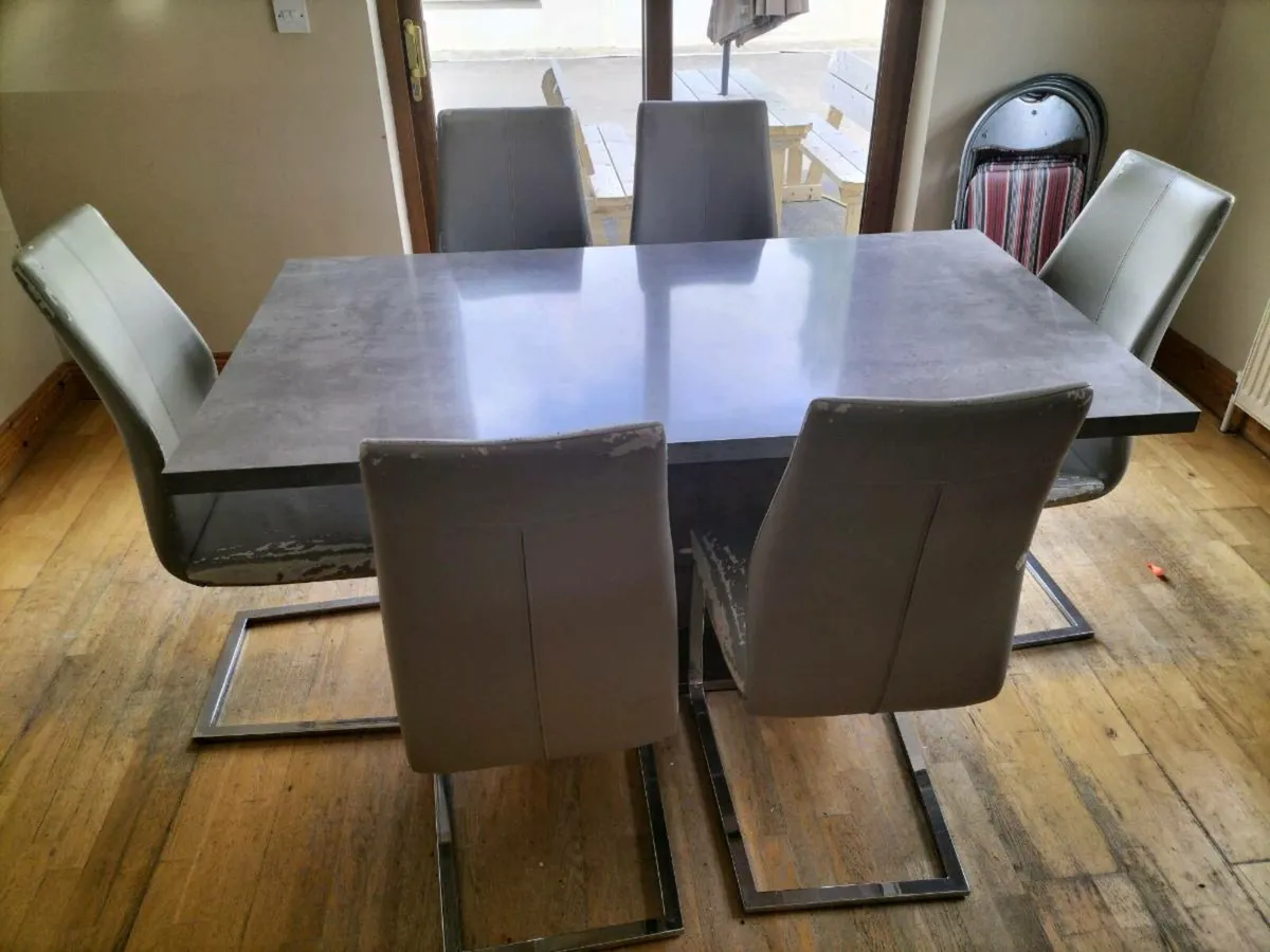 Kitchen Table & Chairs - Image 3