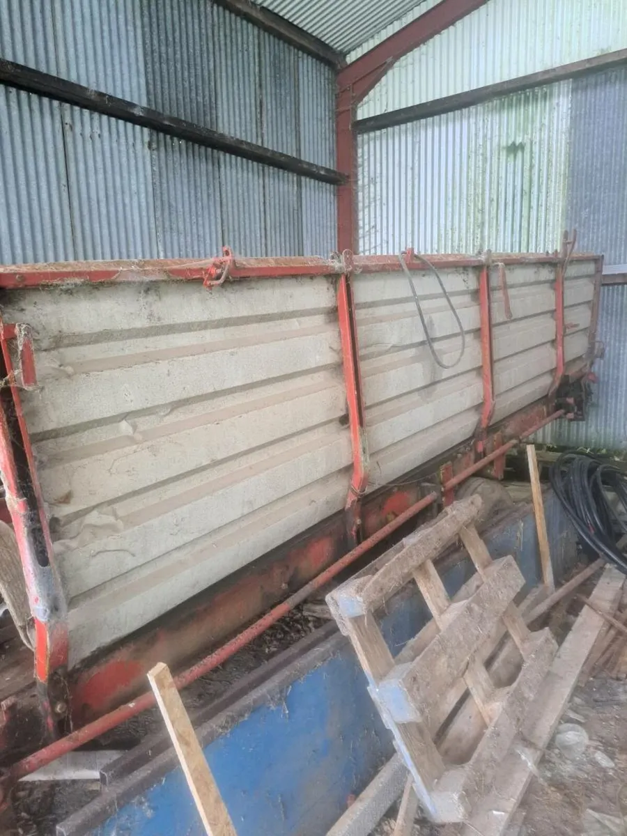 Trailer - Image 1